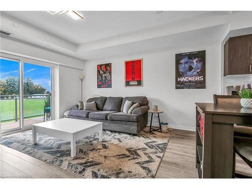 303-16 Markle Crescent, Ancaster, ON - Indoor Photo Showing Living Room