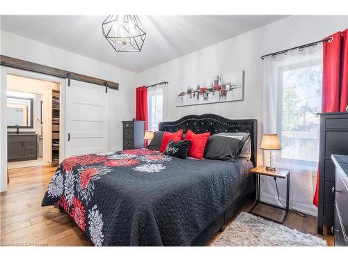 14 Charlotte Court, Welland, ON - Indoor Photo Showing Bedroom