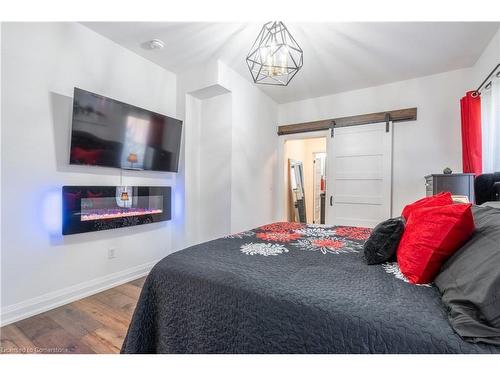 14 Charlotte Court, Welland, ON - Indoor Photo Showing Bedroom