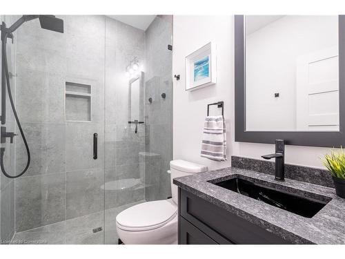 14 Charlotte Court, Welland, ON - Indoor Photo Showing Bathroom