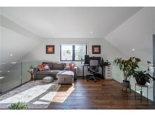 14 Charlotte Court, Welland, ON - Indoor Photo Showing Living Room