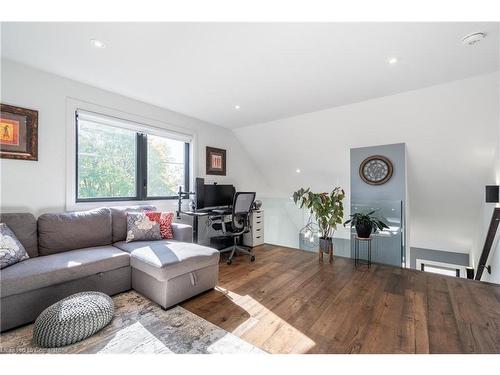 14 Charlotte Court, Welland, ON - Indoor Photo Showing Living Room