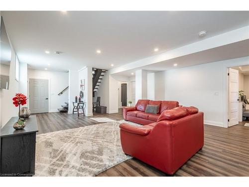 14 Charlotte Court, Welland, ON - Indoor Photo Showing Living Room