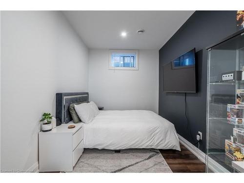 14 Charlotte Court, Welland, ON - Indoor Photo Showing Bedroom