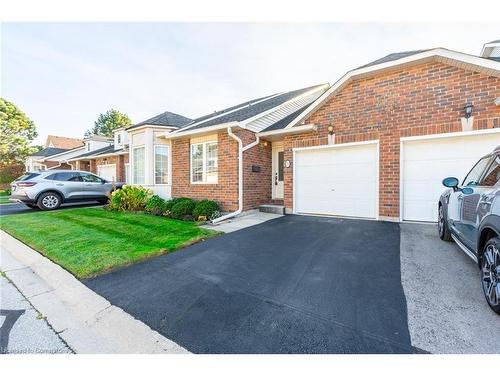 11-222 Fellowes Crescent, Waterdown, ON - Outdoor