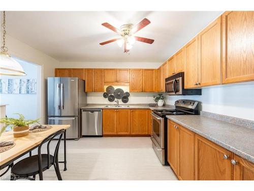 11-222 Fellowes Crescent, Waterdown, ON - Indoor Photo Showing Kitchen With Double Sink