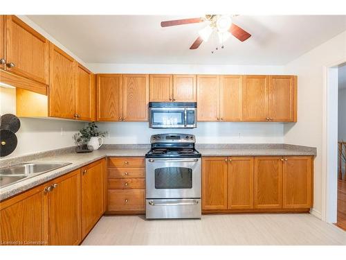 11-222 Fellowes Crescent, Waterdown, ON - Indoor Photo Showing Kitchen With Double Sink