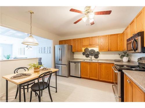 11-222 Fellowes Crescent, Waterdown, ON - Indoor Photo Showing Kitchen With Double Sink