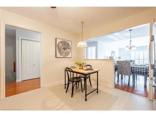 11-222 Fellowes Crescent, Waterdown, ON - Indoor Photo Showing Dining Room