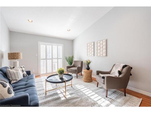 11-222 Fellowes Crescent, Waterdown, ON - Indoor Photo Showing Living Room