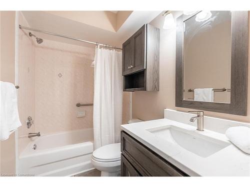 11-222 Fellowes Crescent, Waterdown, ON - Indoor Photo Showing Bathroom