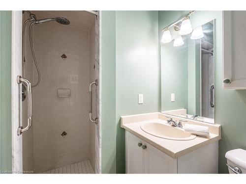 11-222 Fellowes Crescent, Waterdown, ON - Indoor Photo Showing Bathroom