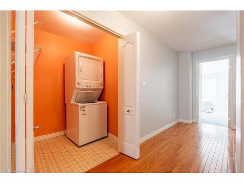 11-222 Fellowes Crescent, Waterdown, ON - Indoor Photo Showing Laundry Room