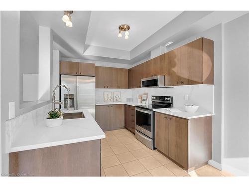 19-40 Dartmouth Gate, Stoney Creek, ON - Indoor Photo Showing Kitchen