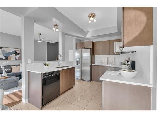 19-40 Dartmouth Gate, Stoney Creek, ON - Indoor Photo Showing Kitchen