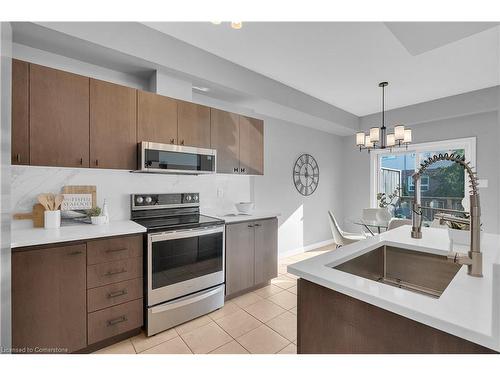 19-40 Dartmouth Gate, Stoney Creek, ON - Indoor Photo Showing Kitchen