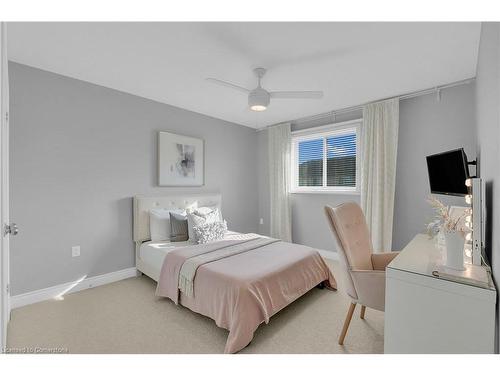 19-40 Dartmouth Gate, Stoney Creek, ON - Indoor Photo Showing Bedroom