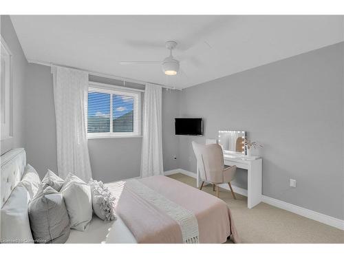 19-40 Dartmouth Gate, Stoney Creek, ON - Indoor Photo Showing Bedroom