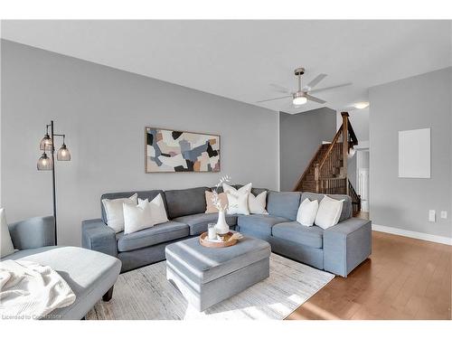 19-40 Dartmouth Gate, Stoney Creek, ON - Indoor Photo Showing Living Room