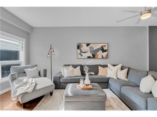 19-40 Dartmouth Gate, Stoney Creek, ON - Indoor Photo Showing Living Room