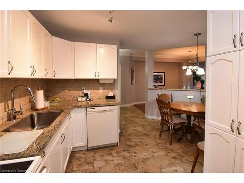 604-3000 Creekside Drive, Dundas, ON - Indoor Photo Showing Kitchen