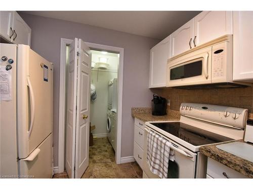 604-3000 Creekside Drive, Dundas, ON - Indoor Photo Showing Kitchen