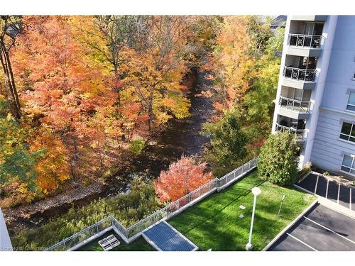 604-3000 Creekside Drive, Dundas, ON - Outdoor With Balcony