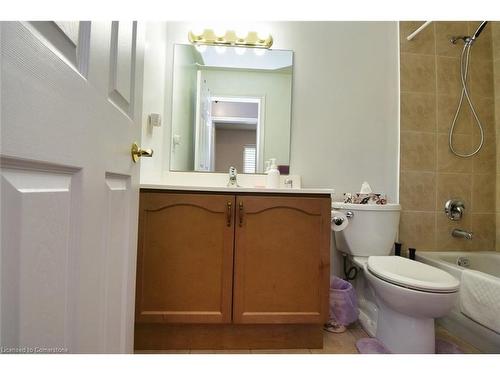 604-3000 Creekside Drive, Dundas, ON - Indoor Photo Showing Bathroom