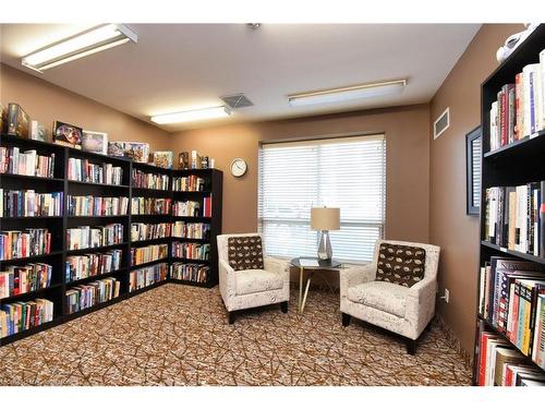 604-3000 Creekside Drive, Dundas, ON - Indoor