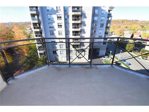 604-3000 Creekside Drive, Dundas, ON - Outdoor With Balcony