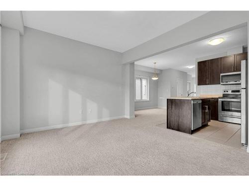 4282 Shuttleworth Drive, Niagara Falls, ON - Indoor Photo Showing Kitchen