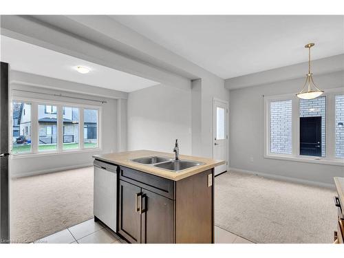 4282 Shuttleworth Drive, Niagara Falls, ON - Indoor Photo Showing Kitchen With Double Sink