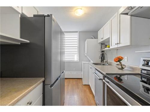 847-350 Quigley Road, Hamilton, ON - Indoor Photo Showing Kitchen