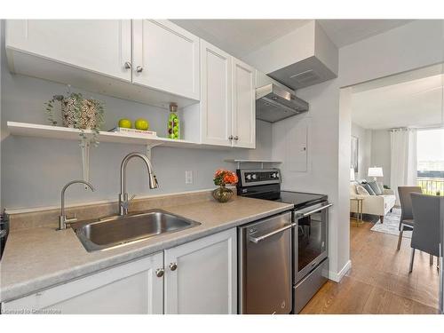 847-350 Quigley Road, Hamilton, ON - Indoor Photo Showing Kitchen