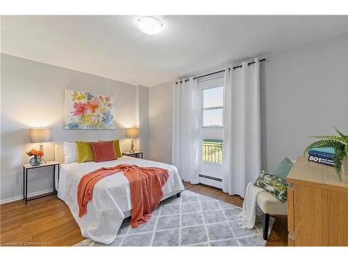 847-350 Quigley Road, Hamilton, ON - Indoor Photo Showing Bedroom