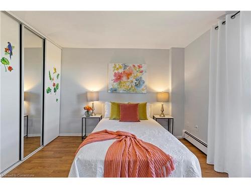 847-350 Quigley Road, Hamilton, ON - Indoor Photo Showing Bedroom