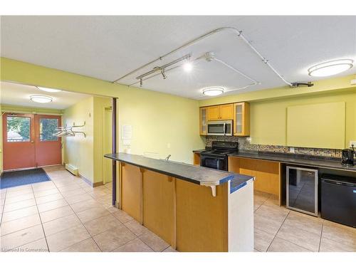 847-350 Quigley Road, Hamilton, ON - Indoor Photo Showing Kitchen