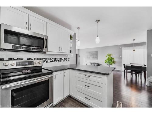 8 Muscot Drive, Hamilton, ON - Indoor Photo Showing Kitchen