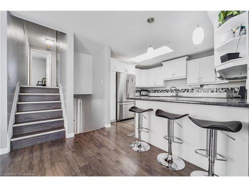 8 Muscot Drive, Hamilton, ON - Indoor Photo Showing Kitchen