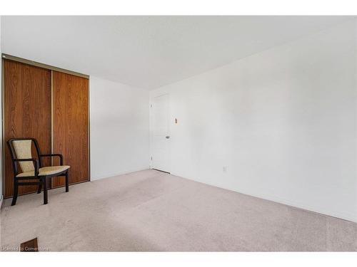 8 Muscot Drive, Hamilton, ON - Indoor Photo Showing Other Room