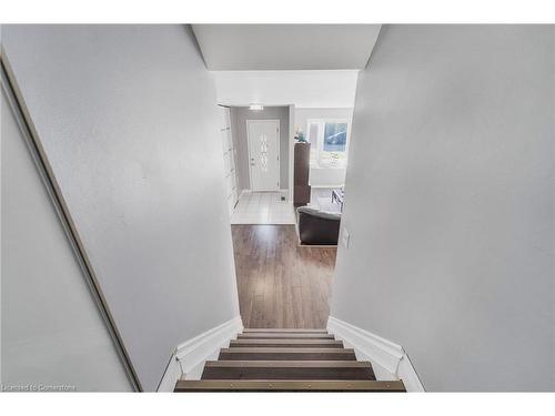 8 Muscot Drive, Hamilton, ON - Indoor Photo Showing Other Room