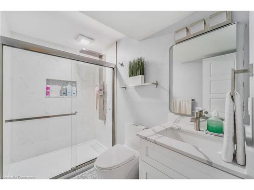 8 Muscot Drive, Hamilton, ON - Indoor Photo Showing Bathroom