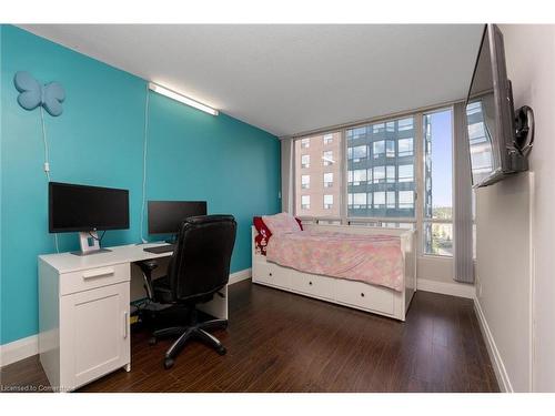 912-155 Hillcrest Avenue, Mississauga, ON - Indoor Photo Showing Bedroom