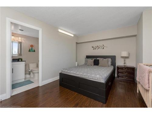 912-155 Hillcrest Avenue, Mississauga, ON - Indoor Photo Showing Bedroom