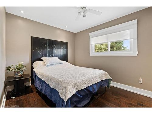 7448 Wanless Street, Niagara Falls, ON - Indoor Photo Showing Bedroom