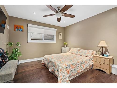 7448 Wanless Street, Niagara Falls, ON - Indoor Photo Showing Bedroom