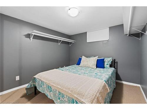 7448 Wanless Street, Niagara Falls, ON - Indoor Photo Showing Bedroom