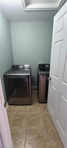 34 Haynes Court, Niagara-On-The-Lake, ON - Indoor Photo Showing Laundry Room