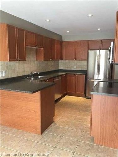 34 Haynes Court, Niagara-On-The-Lake, ON - Indoor Photo Showing Kitchen With Double Sink