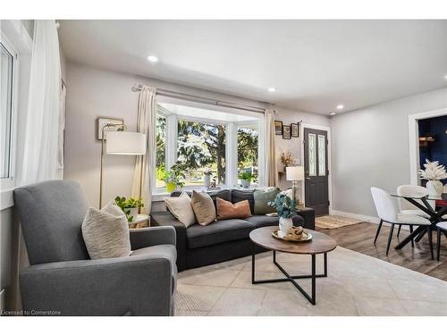 1010 Heather Street, Woodstock, ON - Indoor Photo Showing Living Room